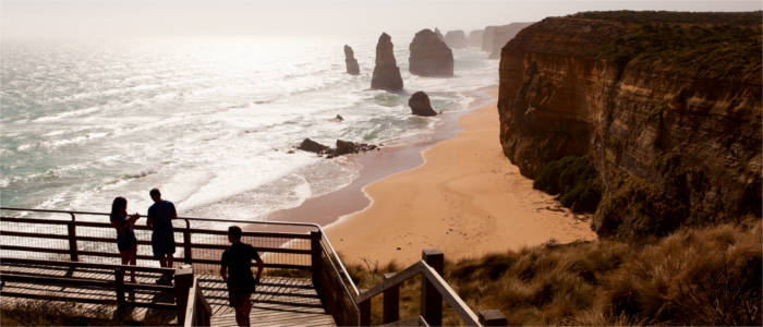 Tourists near the Twelve Apostles - Great Ocean Road