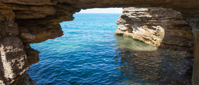 Bermuda's natural grottoes