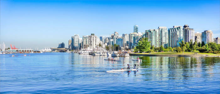 Canoeing in Vancouver's harbour - Canada