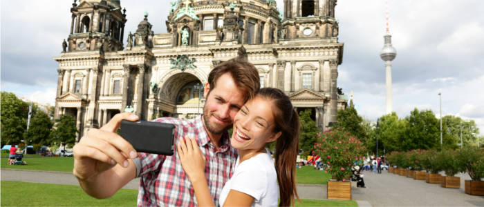 Travellers on a sightseeing tour
