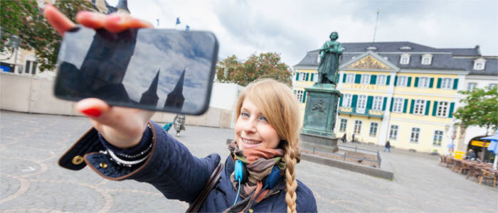 A tourist with the Beethoven Monument in Bonn