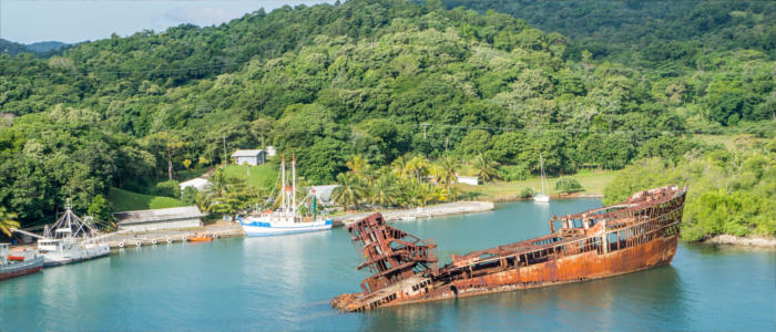 Wrecks in front of Roatan