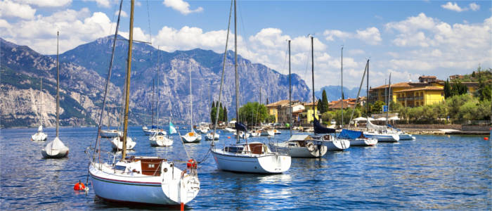 Sailing boats at Lake Garda