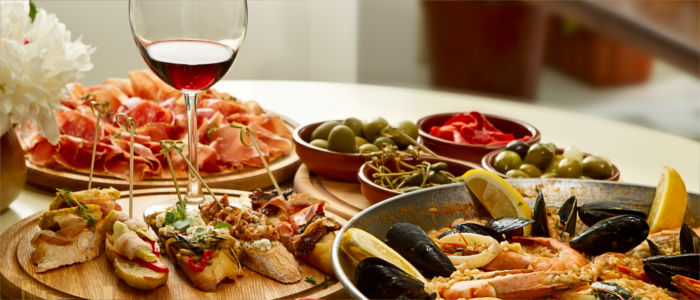 Food in Spain - tapas and paella
